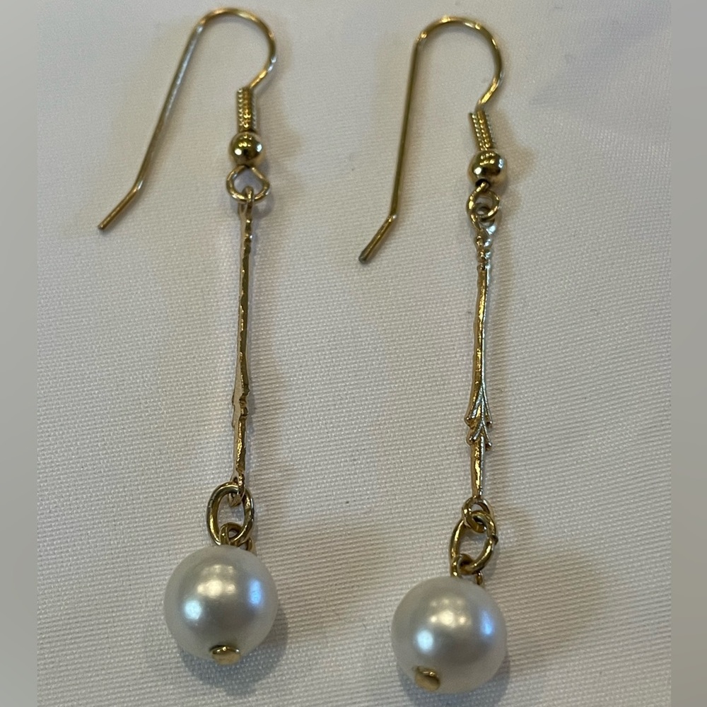Beautiful Drop Dangle Gold & Pearl Earrings